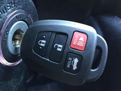Autoschlüssel nachmachen bei MR-KEY: Präzision nach Originalcode