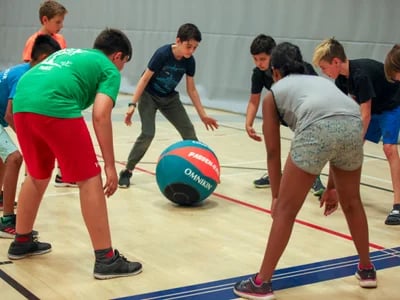 Kreative Kinderprogramme gestalten mit Spiele Kindergarten Turnhalle Ideen