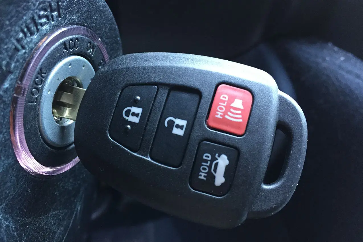 Autoschlüssel nachmachen bei MR-KEY: Präzision nach Originalcode