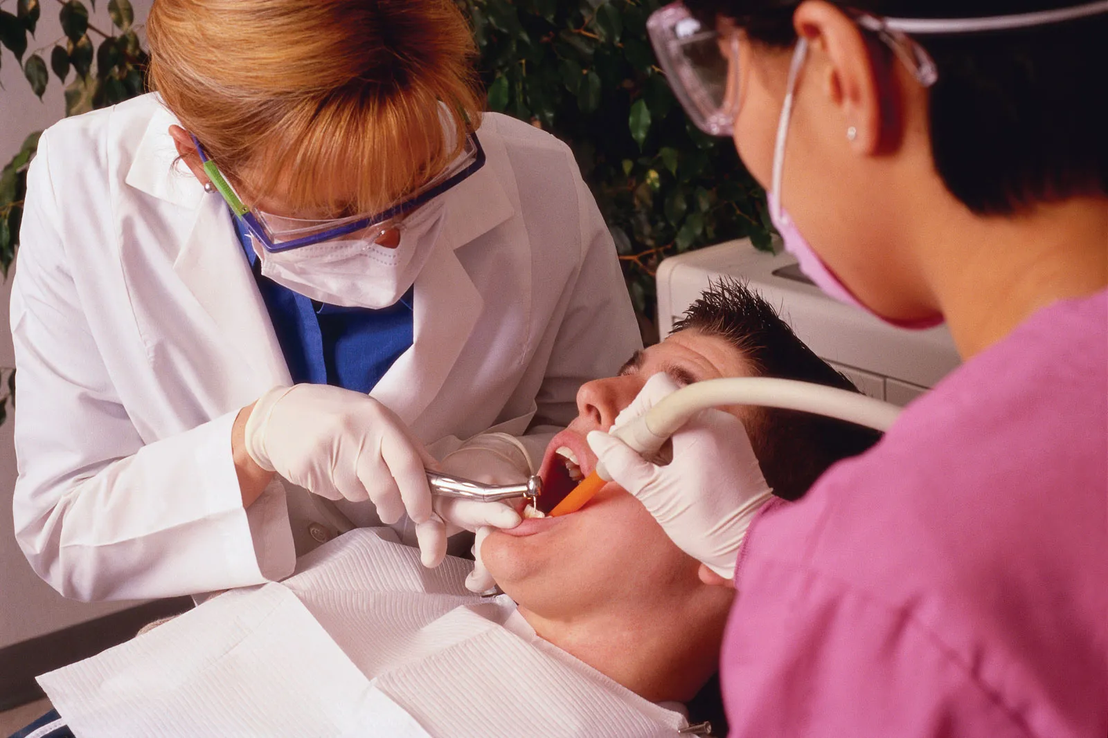 Von Wurzelbehandlungen bis Veneers: Zahnarzt Zürich bei Smile Again erklärt